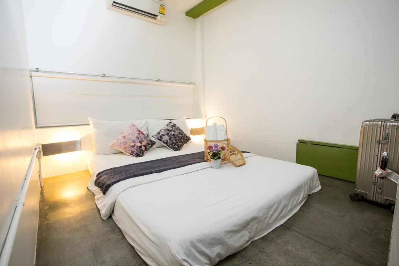 Qilombo Hostel Silom - Hq Bangkok Exterior photo