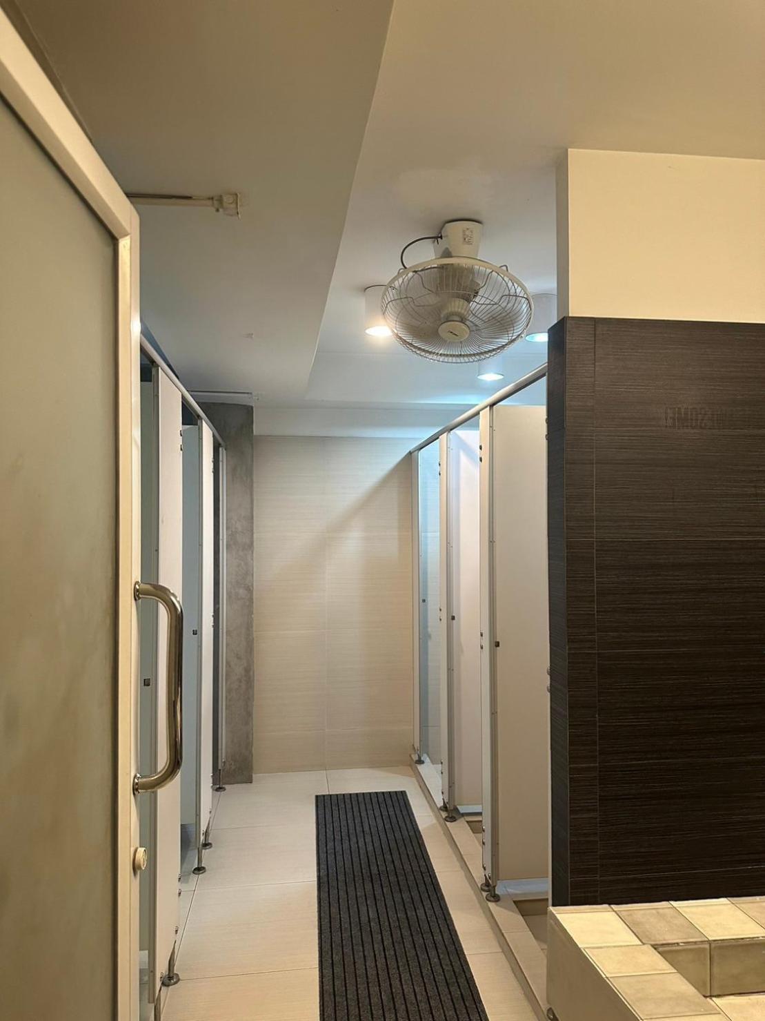 Qilombo Hostel Silom - Hq Bangkok Exterior photo